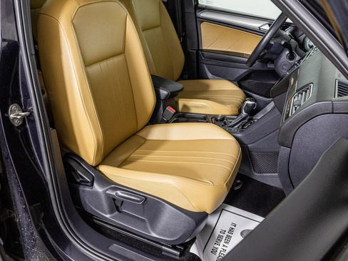 Used 2022 Volkswagen Tiguan SE w/ Panoramic Sunroof Package AWD/4WD image 45
