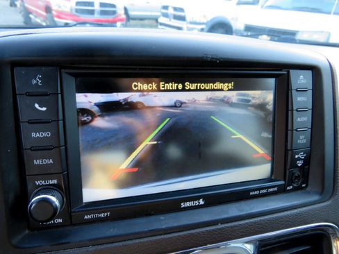 Used 2013 Chrysler Town & Country Touring image 26