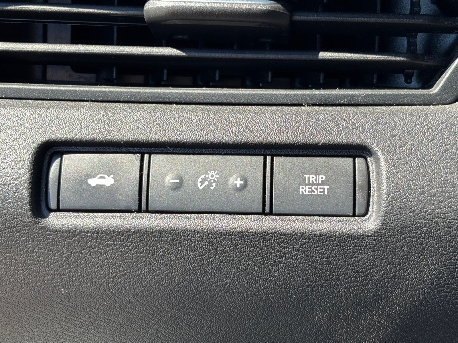 Used 2025 Nissan Altima 2.5 SV FWD image 25