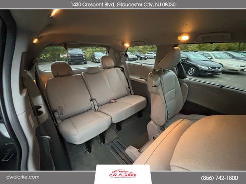 Used 2015 Toyota Sienna XLE image 25