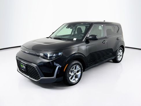 Used 2025 Kia Soul LX w/ LX Technology Package FWD image 3