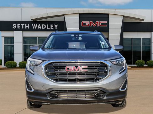Used 2020 GMC Terrain SLE w/ Driver Convenience Package image 2