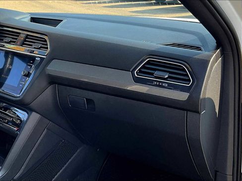 Used 2022 Volkswagen Tiguan SE R-Line image 13