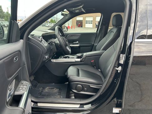 Used 2022 Mercedes-Benz GLB 250 4MATIC image 12