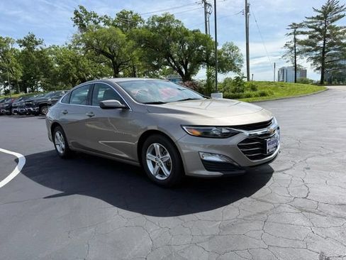 Used 2023 Chevrolet Malibu LT FWD image 9