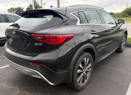 Used 2018 INFINITI QX30 Premium w/ Navigation Package AWD/4WD image 3