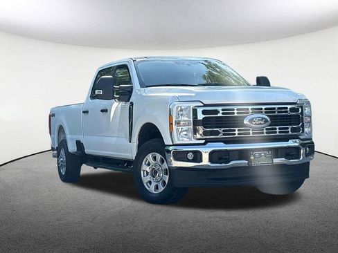 Used 2024 Ford F250 XLT AWD/4WD image 2