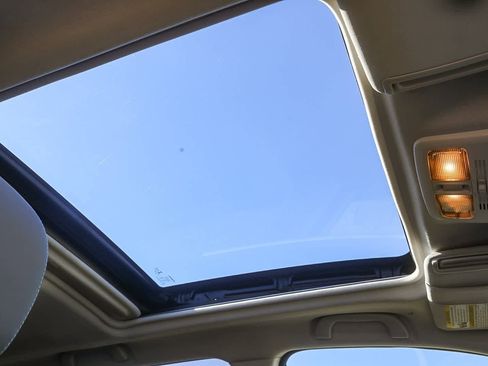 Used 2015 Subaru Forester 2.5i Touring w/ Eyesight & Navigation System image 4