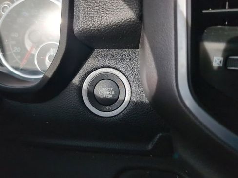 Used 2021 RAM 1500 2WD Crew Cab image 20
