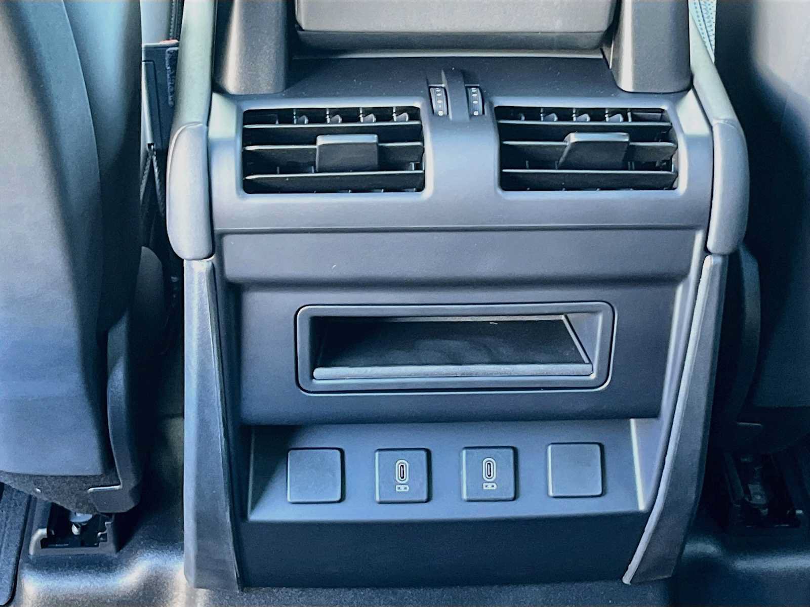 New 2026 Land Rover Defender 110 X-Dynamic SE AWD/4WD image 19