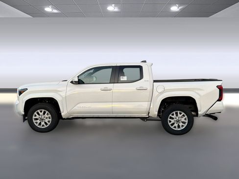 Used 2026 Toyota Tacoma SR5 w/ SR5 Upgrade Package RWD image 2