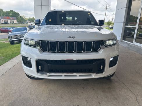 Used 2022 Jeep Grand Cherokee L Overland w/ Luxury Tech Group IV RWD image 3