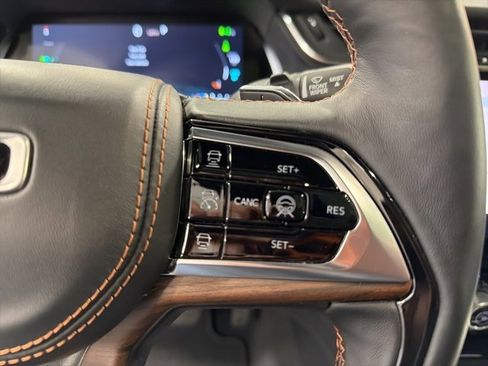 Used 2022 Jeep Grand Cherokee Summit w/ Luxury Tech Group V image 19