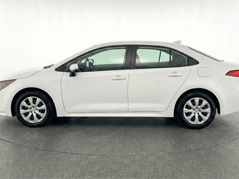 Used 2025 Toyota Corolla LE FWD image 5