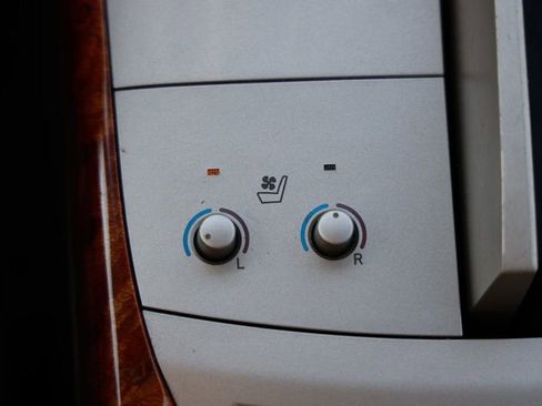 Used 2005 Toyota Avalon Limited image 40