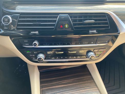 Used 2021 BMW 530i w/ Convenience Package image 19