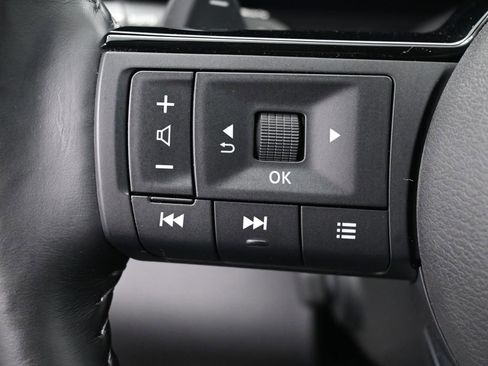 Used 2023 Nissan Pathfinder Platinum image 17