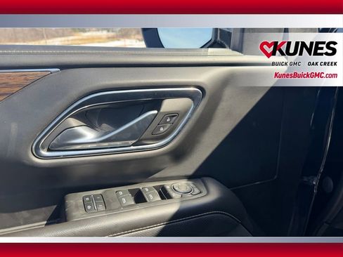 Used 2023 Chevrolet Suburban Premier AWD/4WD image 10