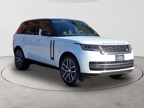 New 2025 Land Rover Range Rover SE image 3
