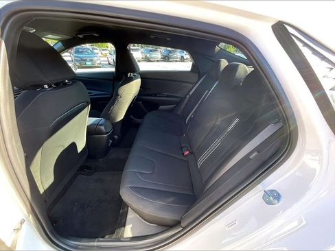 Used 2025 Hyundai Elantra Sport FWD image 15