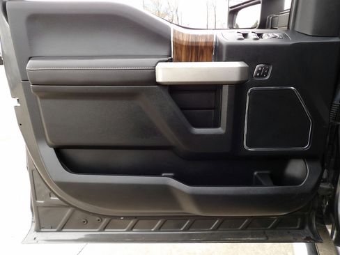 Used 2019 Ford F150 Lariat image 10