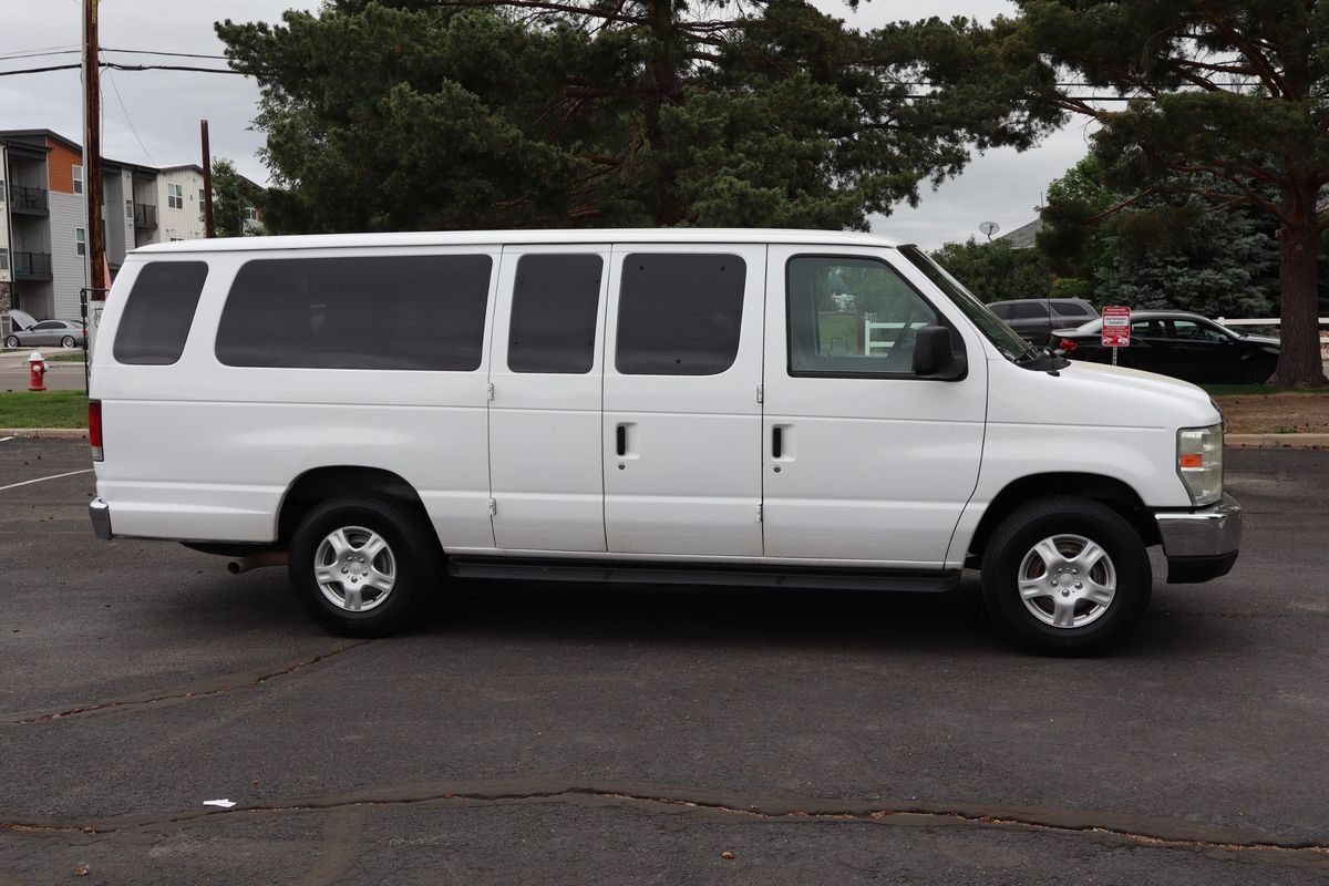 Used 2010 Ford E-350 and Econoline 350 XLT RWD image 3