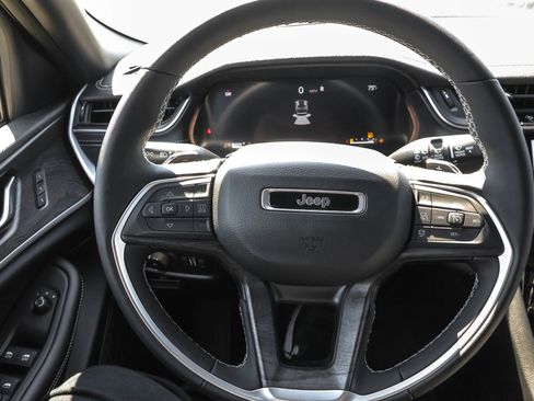 New 2025 Jeep Grand Cherokee Limited image 27