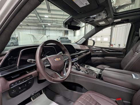 Used 2024 Cadillac Escalade V w/ LPO, ONYX Package image 14