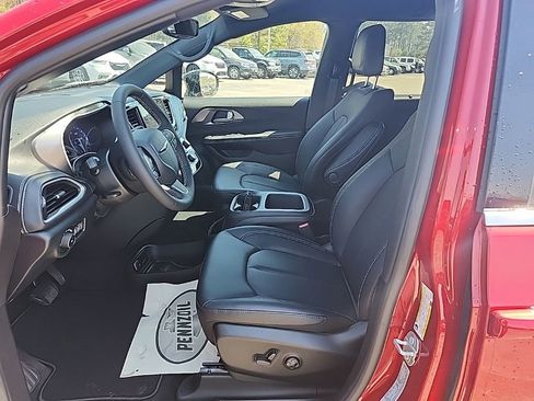New 2026 Chrysler Pacifica Select FWD image 18