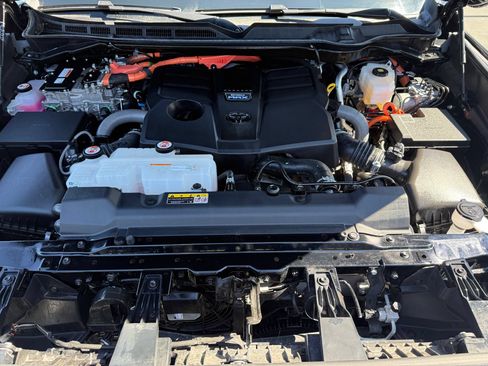 Used 2024 Toyota Tundra Capstone AWD/4WD image 33