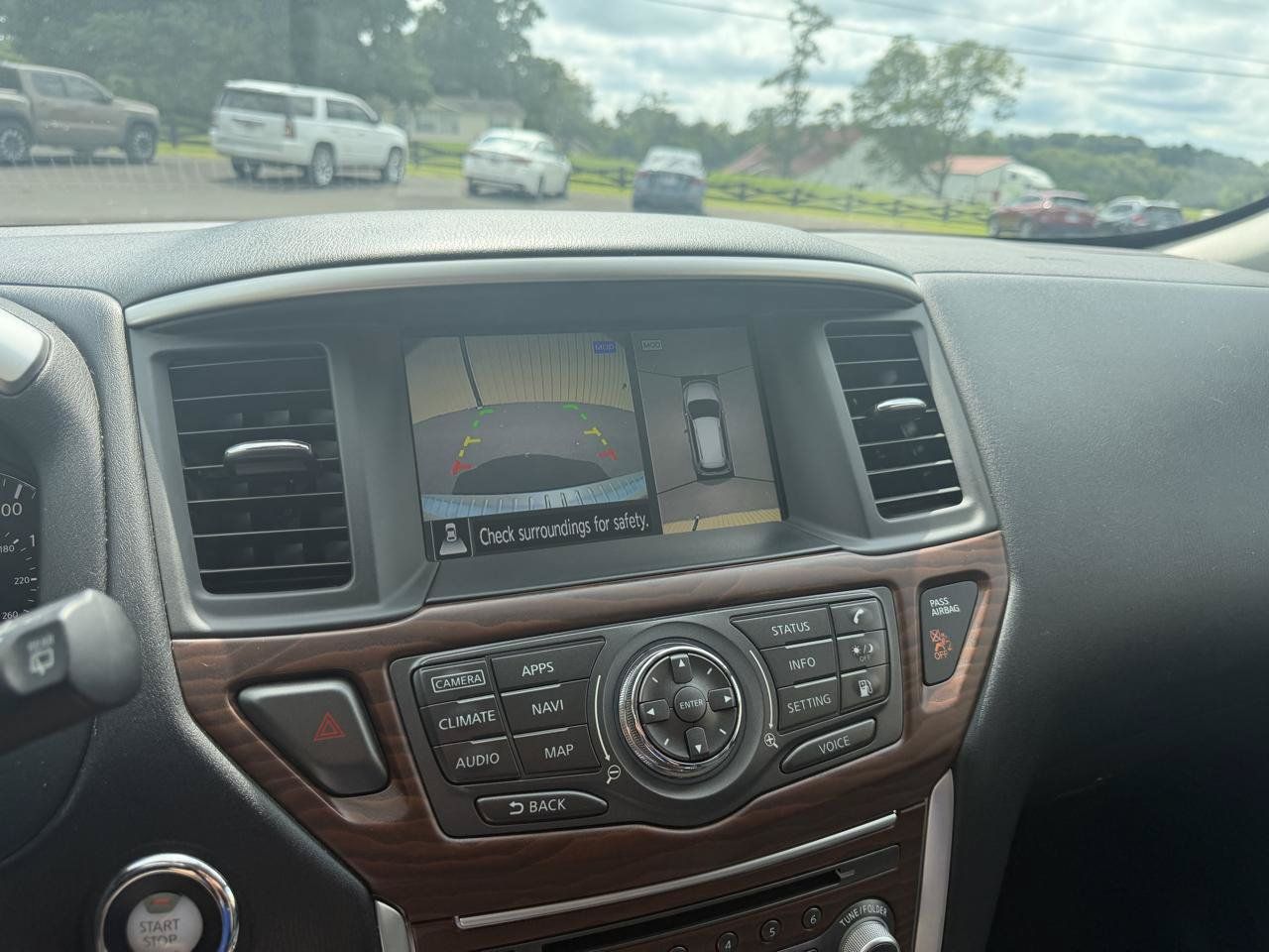 Used 2020 Nissan Pathfinder Platinum FWD image 16