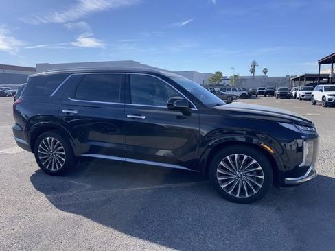 Used 2024 Hyundai Palisade Calligraphy image 4