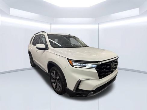 Used 2023 Honda Pilot Elite image 3