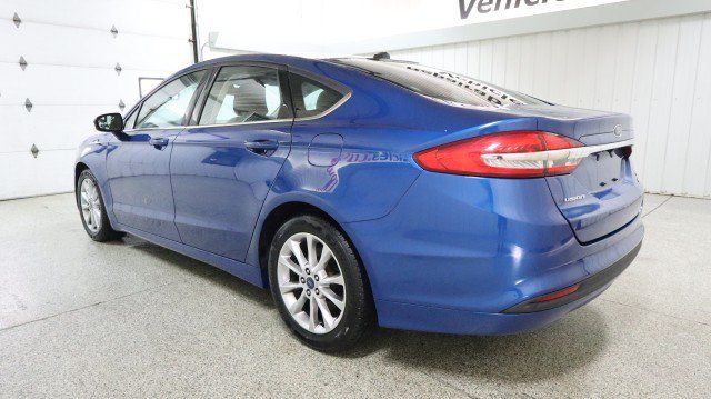 Used 2017 Ford Fusion SE w/ Fusion SE Technology Package FWD image 3