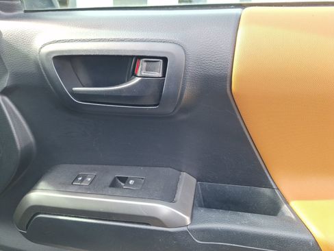 Used 2018 Toyota Tacoma SR5 image 35