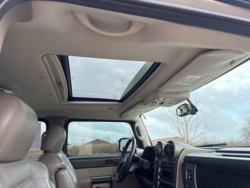 Used 2004 HUMMER H2 w/ Preferred Equipment Group image 18
