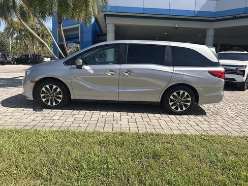 Used 2024 Honda Odyssey EX-L image 32