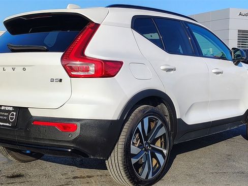 Certified 2025 Volvo XC40 B5 Plus image 3