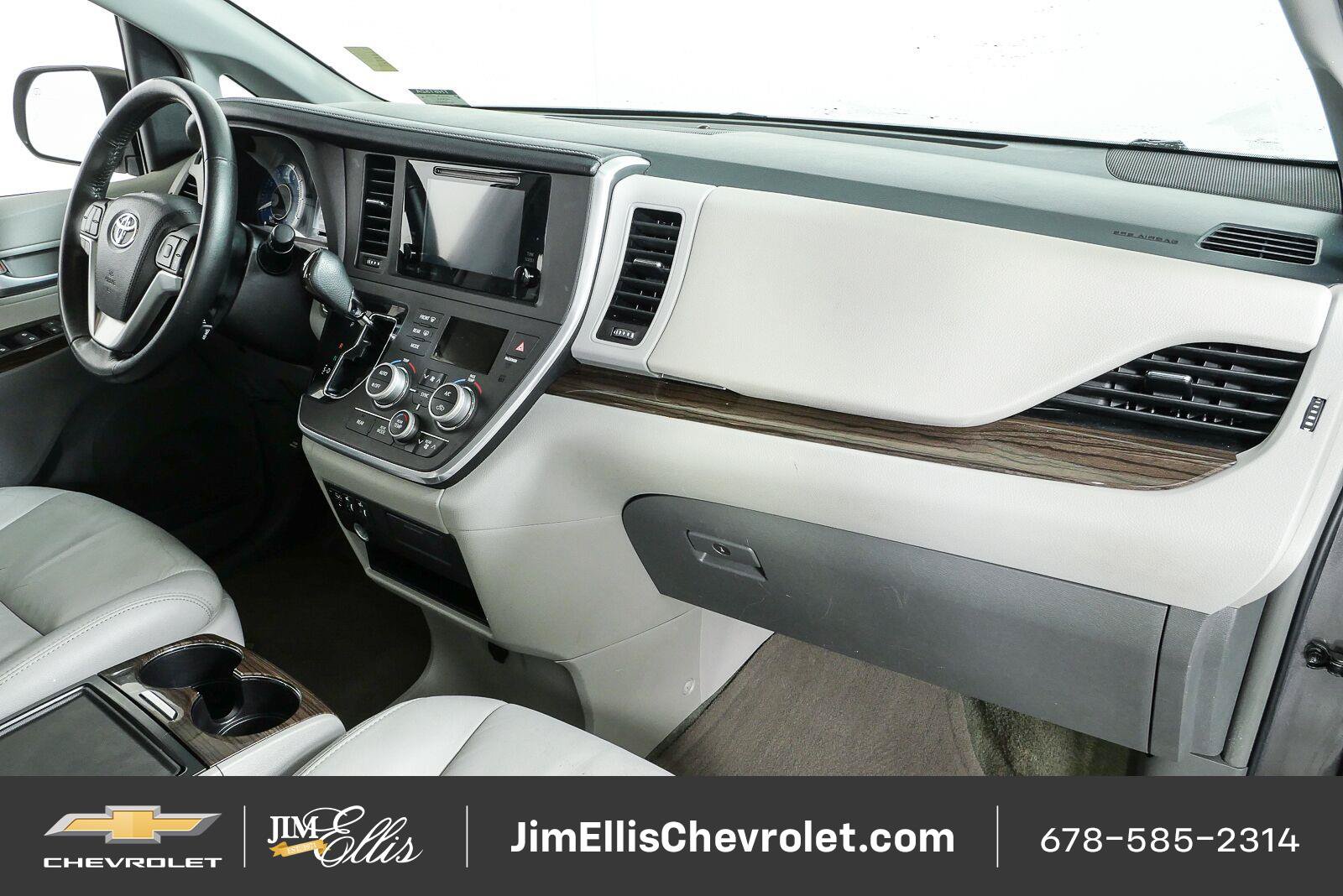 Used 2016 Toyota Sienna XLE FWD image 21