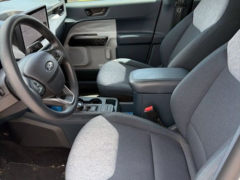 Used 2025 Ford Maverick XLT FWD image 3