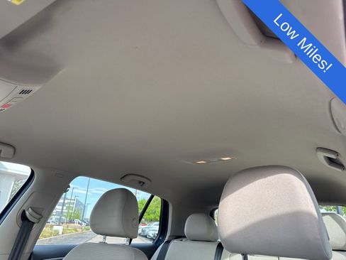 Used 2017 Volkswagen Golf S image 23