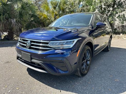 Used 2022 Volkswagen Tiguan SE AWD/4WD image 1