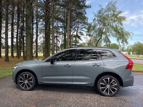 Used 2023 Volvo XC60 B5 Plus w/ Climate Package FWD image 6