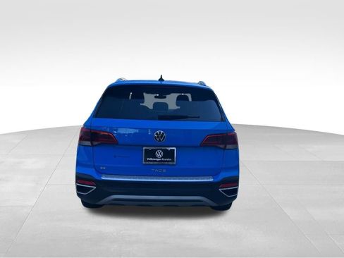 Certified 2023 Volkswagen Taos SE image 4