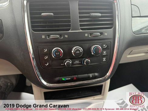 Used 2019 Dodge Grand Caravan SE w/ UConnect Hands-Free Group image 16