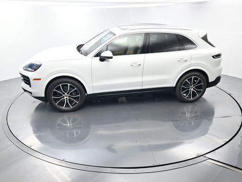 Certified 2026 Porsche Cayenne AWD/4WD image 32