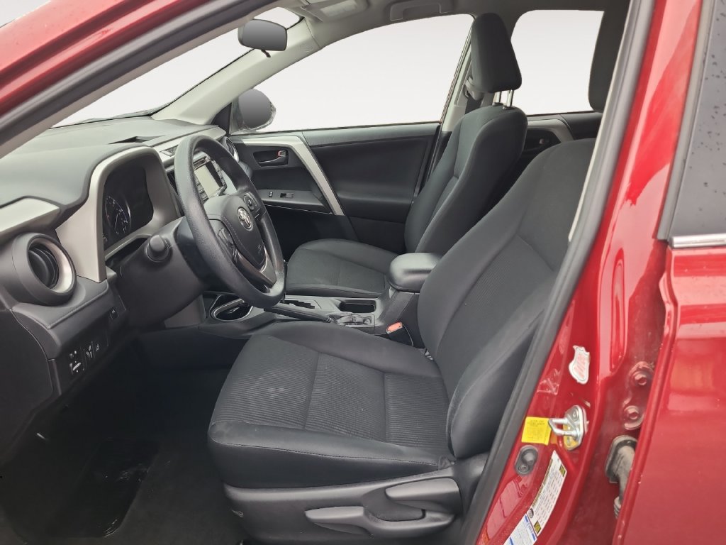 Used 2018 Toyota RAV4 LE AWD/4WD image 9