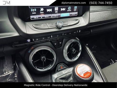 Used 2018 Chevrolet Camaro SS RWD image 34