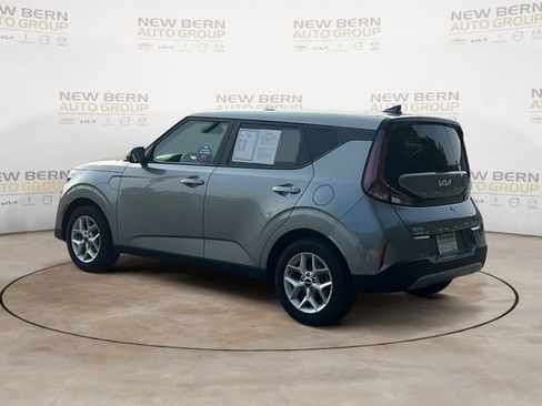 Used 2025 Kia Soul LX w/ LX Technology Package FWD image 3