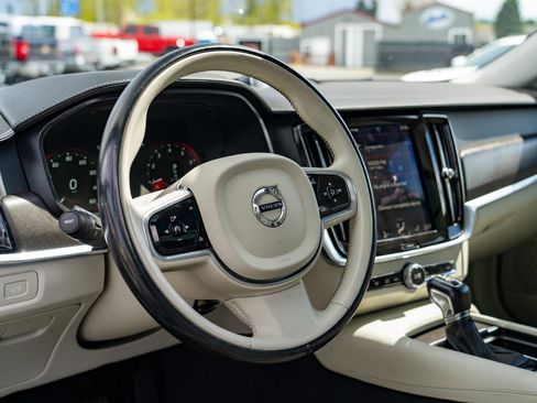 Used 2017 Volvo V90 T6 Cross Country image 14